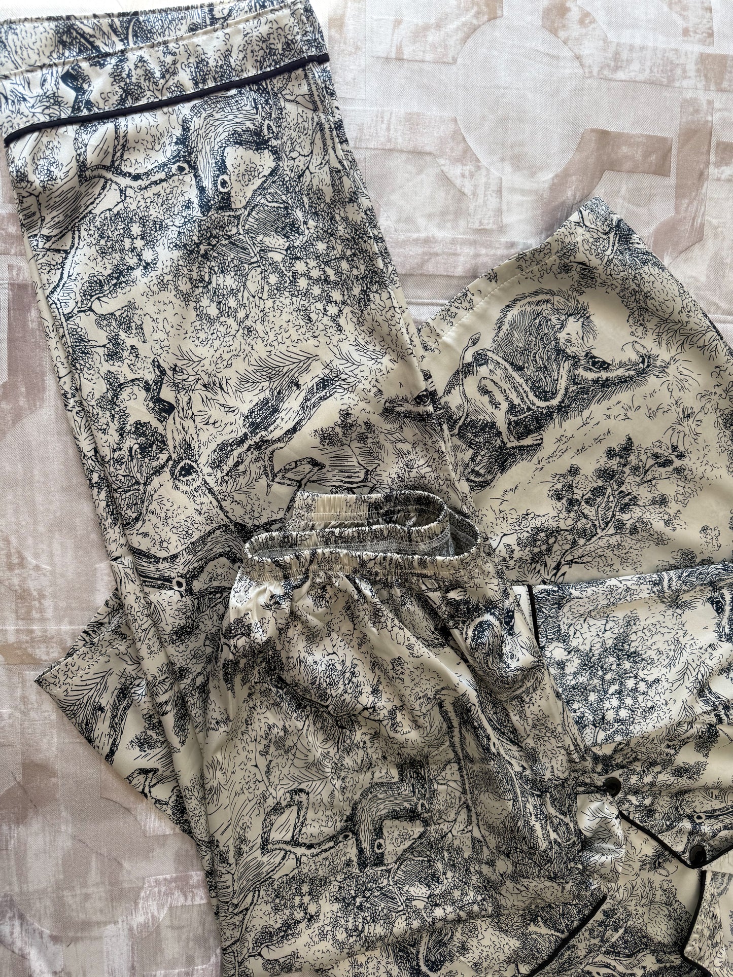 Luxury Silk-Feel Pajama Set – Elegant Toile Print